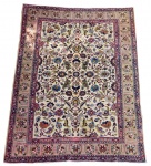 Elegante tapete Persa , da região de Kashimir, em lã  natural, tinta vegetal , padrão decorativo "floral geométrico".  Manufatura data do princípio do Séc XX. Marcas do tempo. No estado. Med. 205 x 295 cm = 6,05 metros quadrados. Coleção Particular Rio de janeiro/RJ.