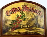 Inusitada placa publicitária pintada sobre madeira: "COFFEA ARABICA For Export", com cena de colheita de café com movimento de trabalhadores. Possui pequenas perdas na pintura. No estado. Medidas: 65,0 cm X 79,0 cm.
