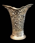 PRATA- linda floreira de prata 840 contrastada, ricamente trabalhada, medindo 19 cm alt e peso 377 gramas.