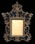 BRONZE- Magnífico porta retrato de bronze medindo 24 x 31 cm. Rico trabalho! Lindo!