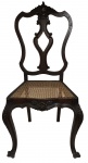 Lindíssima cadeira de madeira nobre, com palhinha original medindo altura 103 cm.