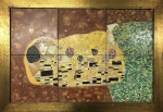 Pintura sobre cerâmica atribuída a Gustav Klimt, medindo 67 x 49 cm.