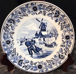 DELF - prato em porcelana com cenas holandesas, medindo: 23 cm diâmetro.