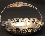 Linda cesta em metal espessurado a prata com alça