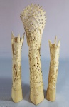 INDONÉSIA - 3 esculturas em osso representando deuses locais. Maior 25 cm e menor 18 cm