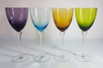 4 grandes taças em vidro italiano, cores variadas, bojo canelado e torcido. Altura 24 cm.