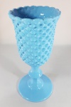 Vaso em cerâmica azul no formato de tulipa. Med. 29 cm
