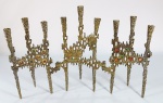 Candelabro judaico articulado em bronze para  9 velas, com brasão das 12 tribos e menorah. Med. 31 x 21 cm
