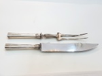 Par de trinchantes ART DECO em prata de lei portuguesa. Medida da faca: 31 cm e Garfo trinchante: 27 cm.