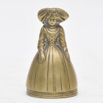 Sinete em bronze representando dama. Altura 7 cm.