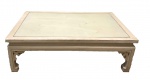 Linda mesa de centro estilo oriental em madeira laqueada e vidro ao centro, medindo: 1,15 cm x 80 cm x 36 cm alt.