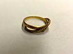 Lindo anel em ouro amarelo todo cravejado com brilhantes, peso: 2,6 g