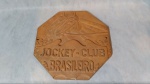 JOCKEY CLUB BRASILEIRO - placa de ferro em alto relevo, medindo: 37 cm x 37 cm