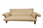 SERGIO RODRIGUES - Maravilhoso e perfeito sofá Mole em couro e precintas em couro , em perfeito estado, medindo: 2,00 m comp. x 90 cm prof.