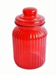 Pote de vidro com tampa hermetica ao estilo antigo com belo tom vermelho. Medida 19cm de altura.