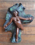 AUTOR NÃO IDENTIFICADO - ` Mulher ` - escultura em madeira policromada - 17x39x36 cm