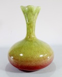 Raríssimo vaso em porcelana chinesa flambé tipo PEACHBLOOM no formato de grande Romã (pomegranade). Dinastia Qing, possivelmente período Kangxi (1662-1722). Sem marcas. Med. 25 x 21 cm