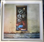 OPORTUNIDADE - BRUNO KAIUCA - "ENQUADRADA PELA VIDA", SÉRIE A BELEZA DA TRISTEZA. TÉC. UM ENQUADRAMENTO DENTRO DE OUTRO. FOTOGRAFIA. MED. 60X40CM. 1/3. ACOMPANHA CERTIFICADO DE AUTENTICIDADE.