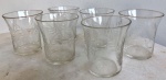 Belo conjunto de 06 copos para aperitivo, demi cristal, déc. de 50. lapidados com trigos. Med. 07cm de alt.
