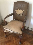 Bela poltrona inglesa, de madeira nobre, da dèc. de 50. Estofado no estado. Vendida no estado. Retirada na Rua Sà Ferreira, em Copacabana.