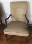 Bela poltrona inglesa, de madeira nobre, da dèc. de 50. Estofado no estado. Vendida no estado. Retirada na Rua Sà Ferreira, em Copacabana.