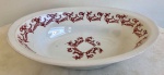 Bela bowl para servir, de porcelana nacional, ricamente decorada com guirlandas.  Med. aproximadamente 20x12x08cm