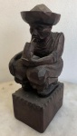 Arte Popular - Antiga escultura de madeira entalhada, representando Preto Velho. Med. 15cm de altura, 15cm de largura.