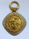 Belíssimo medalhão de anjo da guarda, para berço de bebê em metal prateado e dourado. Med. 9cm