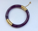 COPIA DE JOIA- Lindo bracelete em ametista com apliques em banho de ouro. Possui fecho para abrir e fechar. Med. 7cm