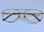 Lindo óculos Italiano para grau, armação em  metal dourado, hastes na cor casco de tartaruga.