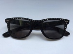 Lindo óculos feminino para sol, estilo wayfarer.