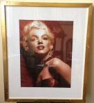 Belíssimo poster emoldurado da Atriz Marilyn Monroe. Med. 60x50. Possui vidro.