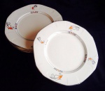 ART DÉCO, ENGLAND, ALFRED MEAKIN - Belíssimo conjunto de 04 pratos ingleses, decorados no estilo Art Déco, padrão da déc. de 40. Med. 23cm de diâmetro, cada. 02 com algumas marcas do tempo.