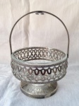 Bela cesta de porta confeitos em metal espessurado a prata, vidro em cristal Francês. Med. 13x10cm