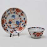 Xicara e pires em porcelana chinesa Chinese Imari, século XVIII - diam. xicara 6,5 cm
