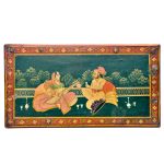 Antiga mesa ou  banco indiano em madeira policromada com pintura de nobre casal em sarau com paisagem ao fundo. Meds: 72,0 cm x 39,0 cm x 16,0 cm(alt)