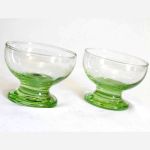 2 (duas) Taças para Sorvete em Vidro Translúcido na Cor Verde. Medida: 7 X 9 cm. (Diâmetro).