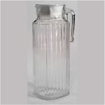 Garrafa Agua/Suco em vidro translucido canelado com tampa em plástico branco com pega lateral - formato quadrado : Medida: 24 x 8 x 8 cm.