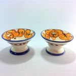 Par de Taças para Sorvete/Salada Frutas em Porcelana/Cerâmica Porto Brasil Pintado a Mão nas Cores Abobora e Azul. Pé Elevado. Medida: 7 X 12,5 cm (Diâmetro)