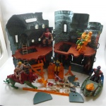 Anos 80 - Antigo Brinquedo - Castelo de Grayskull "Master Off The Universe" - Estrela Matel. Composto por Castelo, Elementos de Luta, Barco e Alguns Bonecos - Ref.Nilz.1