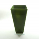 Vaso em Vidro, Modelo Quadrado na Cor Verde. Base Translucida. Medida: 25 X 10 X 10 Cm. (Borda). - Ref. Nvt.66