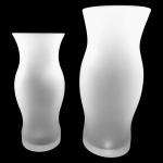 Par de Vasos em Vidro Fosco com Formato Curvilíneo (Menor : Diâmetro da Base : 9,00 Cm // Altura : 26,50 Cm ) (Maior : Diâmetro da Base : 11,00 Cm // Altura : 31,50 Cm )- Ref. Sile.567
