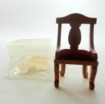 Miniatura de Cadeira em Madeira com Estofado em Camurça (Assento - 3,50 Cm X 5,50 Cm // Alt : 9,00 Cm _) - Ref. Sile.587