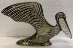 ABRAHAM PALATNIK - arte cinética, escultura em resina de poliéster representando pelicano, medindo: 16 cm alt.
