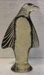 ABRAHAM PALATNIK - arte cinética, escultura em resina de poliéster representando pingüim, medindo: 17 cm alt.