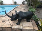 SONIA EBLING - Maravilhoso Rinoceronte em bronze, medindo: 1,28 m comp. x 55 cm alt.