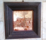 Quadro Portugues com pintura em azulejo  retratando a Igreja da cidade de BATALHA em Portugal. Apresenta larga moldura em madeira , ricamente trabalhada com tremidos. Azulejo interno 14 x 14 cm e moldura externa 28 x 28 cm.