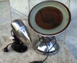 VINTAGE : Década de 70 - Duas peças : 1)  Antigo espelho de penteadeira em metal cromada com aumento e com luminosidade para maquiagem  com 30 cm de altura  e 27 cm de diâmetro 2 ) Secador de cabelo  também em metal cromado marca SPAN/JET . Ambos funcionando.