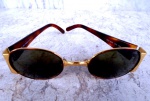 Óculos de SOL Italiano  de marca VOGART , detalhes dourados. IMPECÁVEL