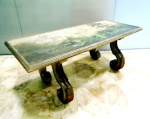Mesa de centro auxiliar ITALIANA em madeira nobre , muito antiga com pátina cinza e pernas trabalhadas com detalhes em folha de ouro. Apresenta , no tampo , em madeira , com assinatura ilegível , pintura com desgaste do tempo , de paisagem com cena da Itália. Medidas 100 x 48 x 44 cm.